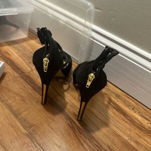 Black shoes with gold heel